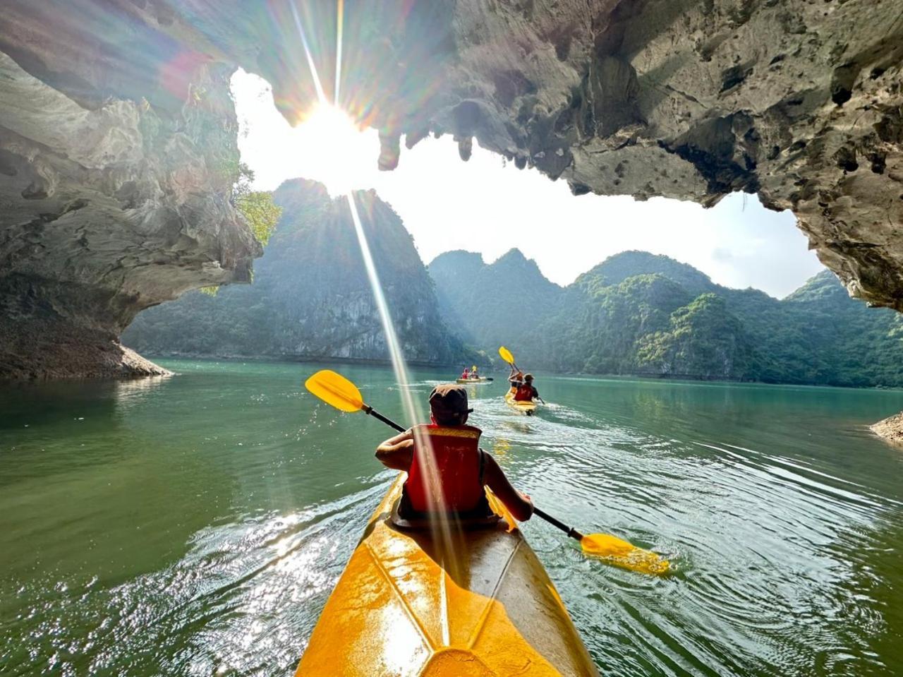 Sunlight Boutique Cruise - Cat Ba Island Hotel Hạ Long Ngoại thất bức ảnh